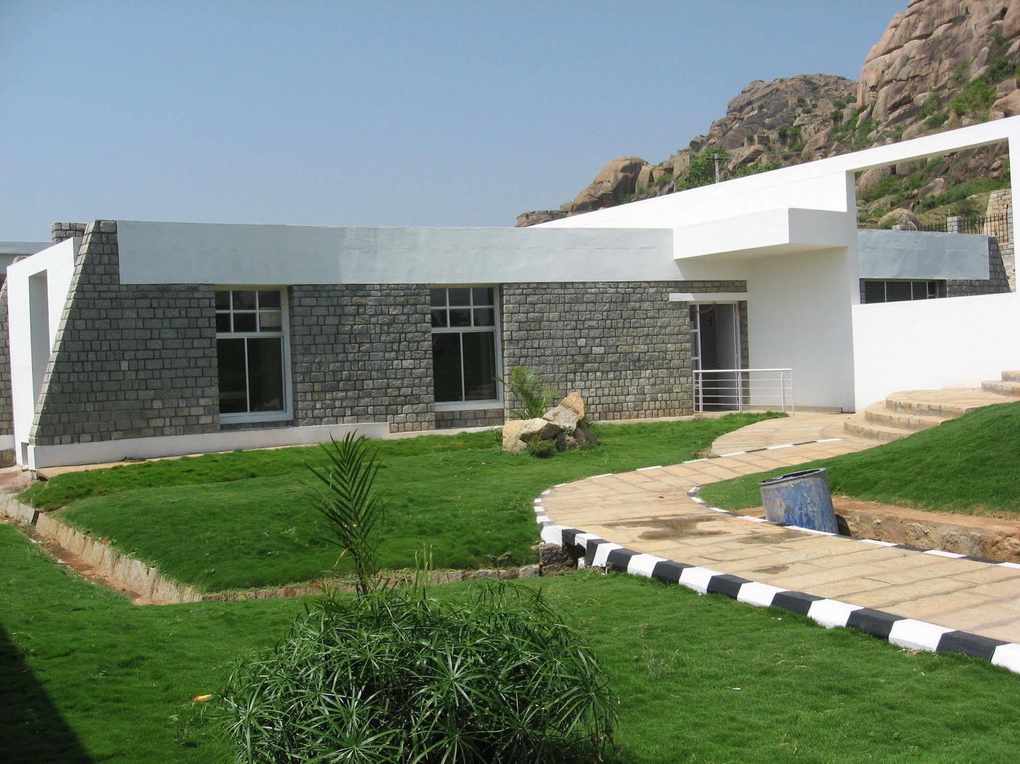 Kstdc Hotel Mayura Yatrinivas Mysore Extérieur photo