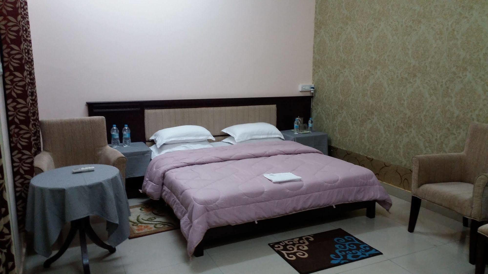 Kstdc Hotel Mayura Yatrinivas Mysore Extérieur photo